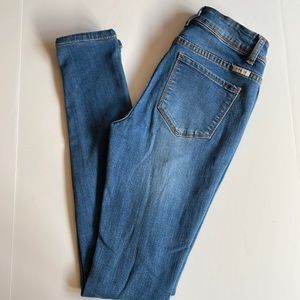 Hammer USA distressed superstretch, medium wash, skinny jeans size 2